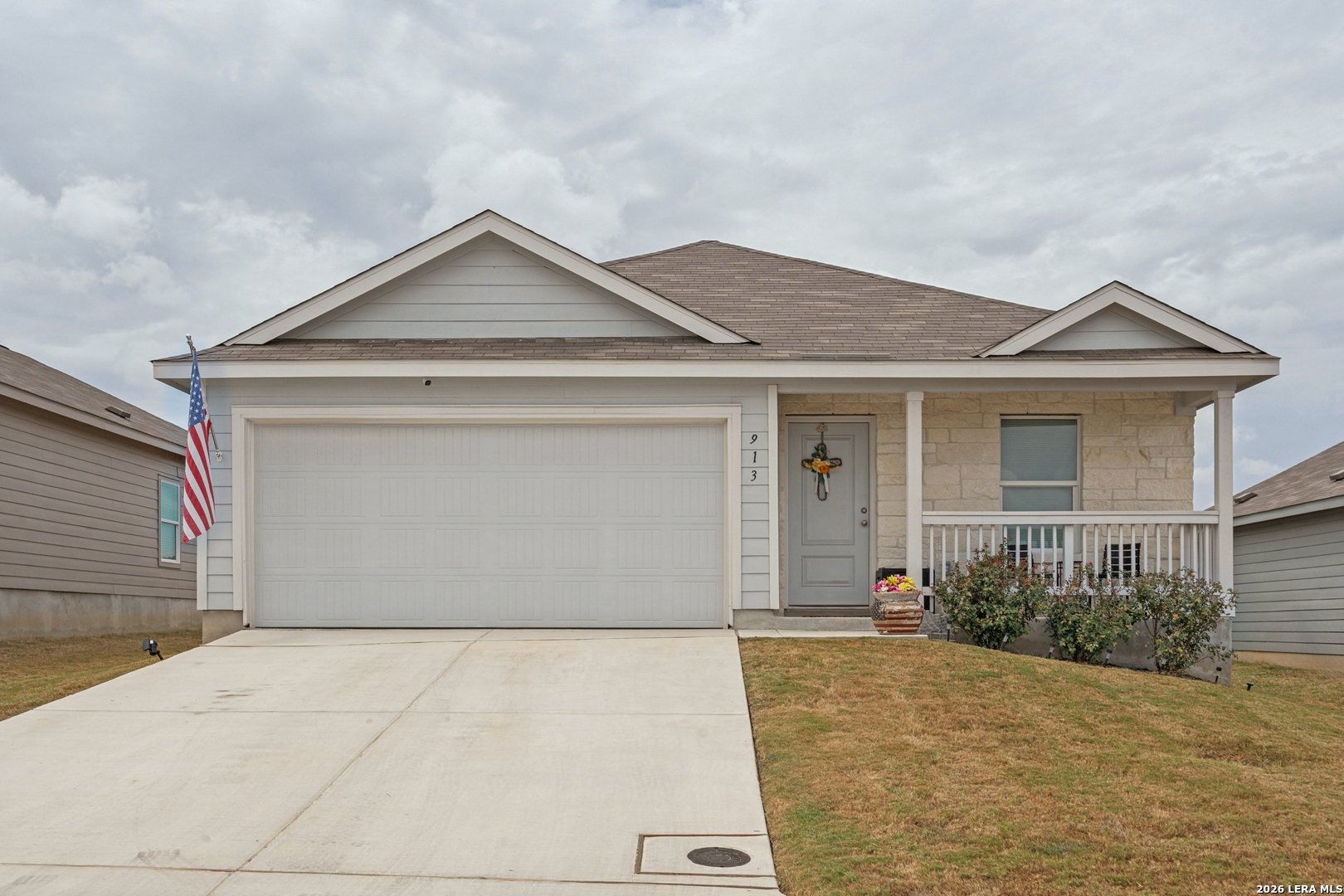 913 RIVIERA CT