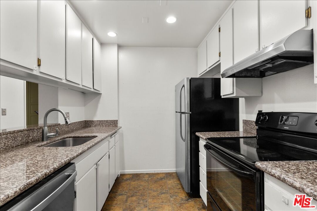 4900 Overland Ave Unit: 140