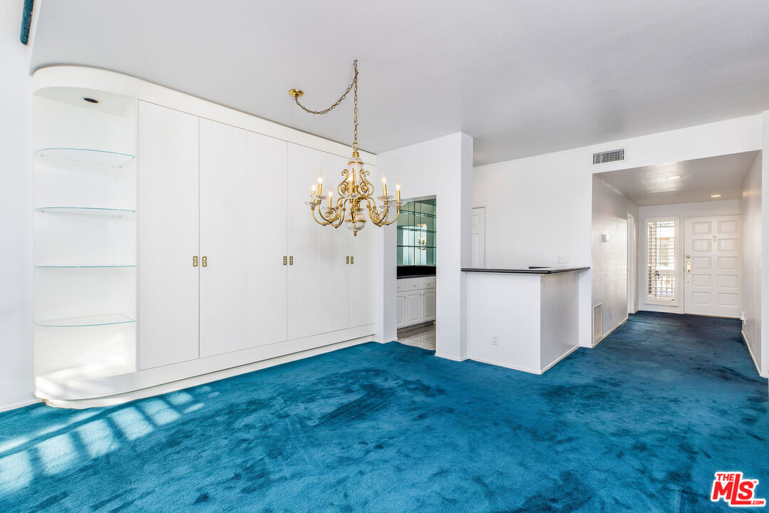 4342 Redwood Ave Unit: C307