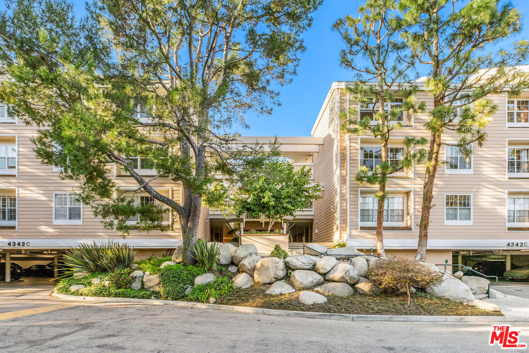 4342 Redwood Ave Unit: C307