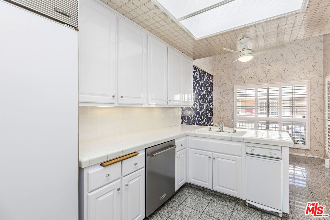 4342 Redwood Ave Unit: C307