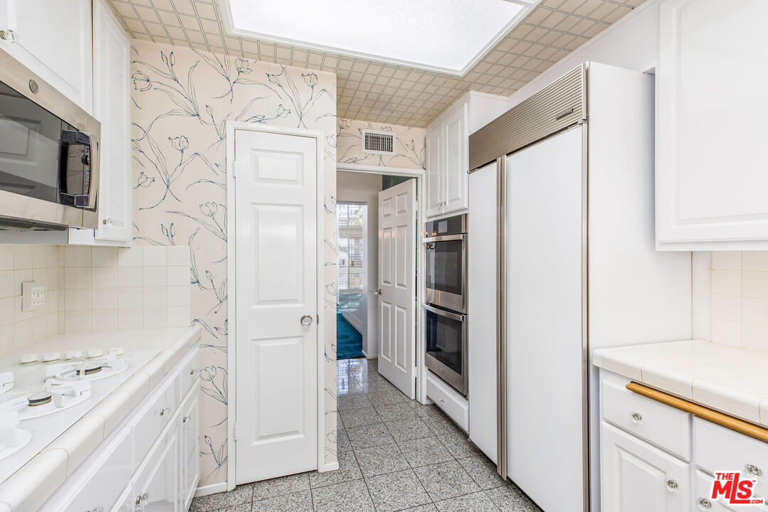 4342 Redwood Ave Unit: C307