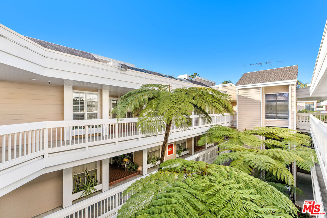 4342 Redwood Ave Unit: C307