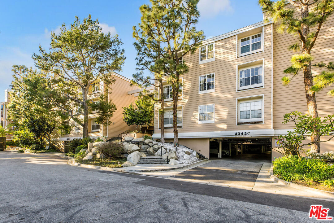 4342 Redwood Ave Unit: C307