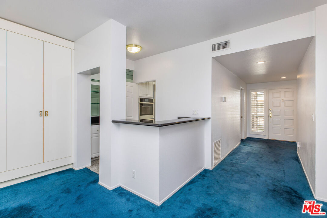 4342 Redwood Ave Unit: C307