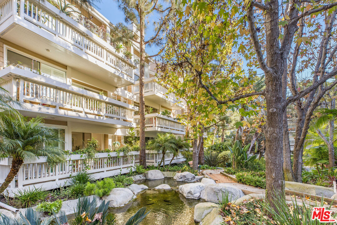 4342 Redwood Ave Unit: C307