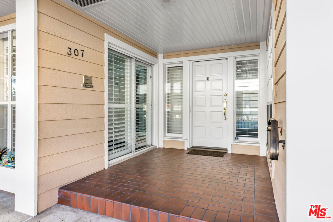 4342 Redwood Ave Unit: C307