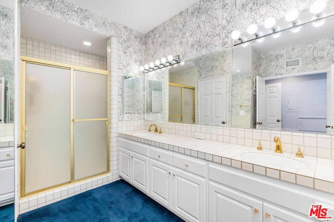 4342 Redwood Ave Unit: C307