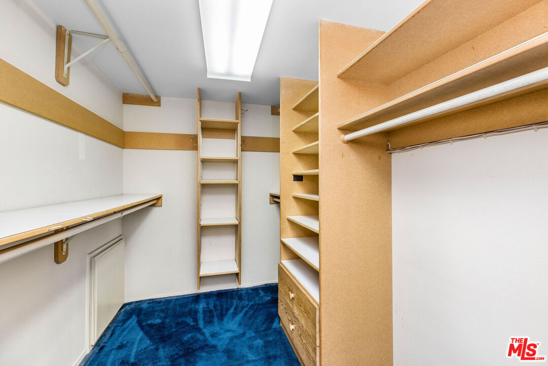 4342 Redwood Ave Unit: C307
