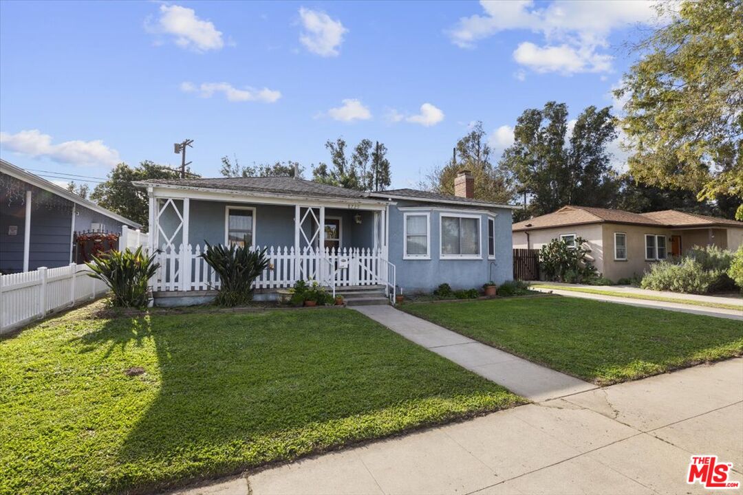 8729 Mcconnell Ave