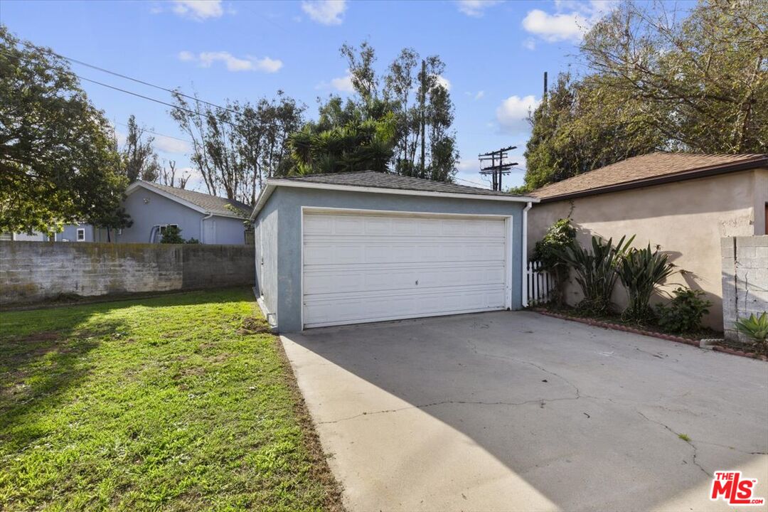 8729 Mcconnell Ave