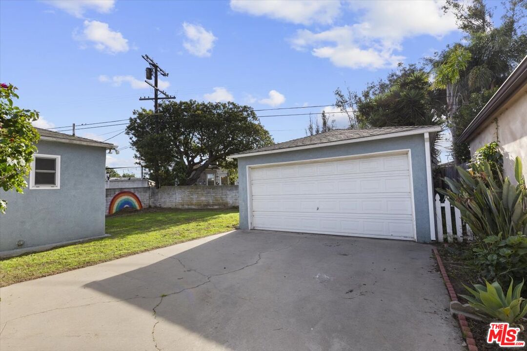8729 Mcconnell Ave