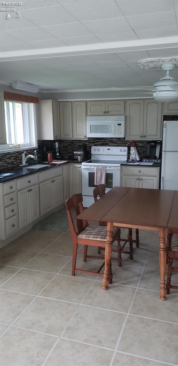 2167 White Caps Lane