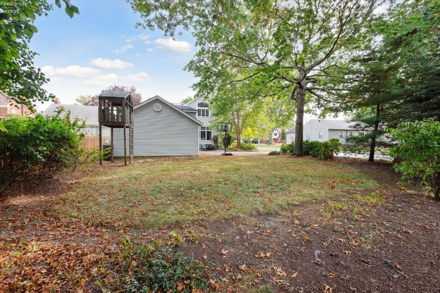1968 Lakeview Ave