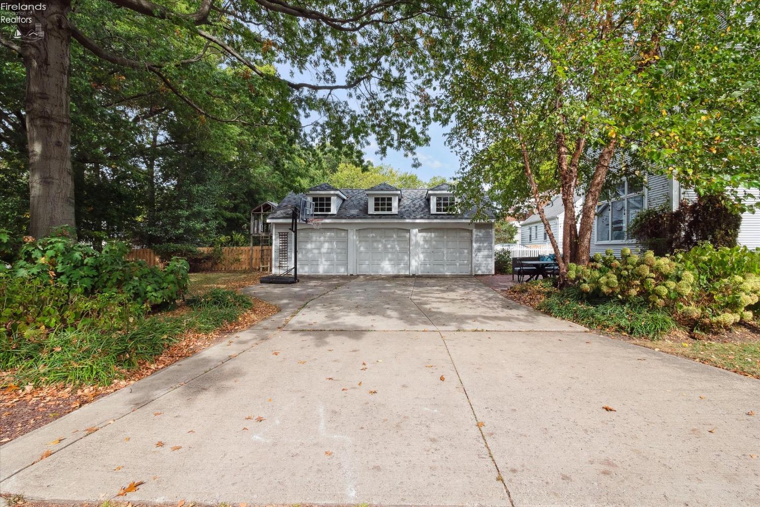 1968 Lakeview Ave