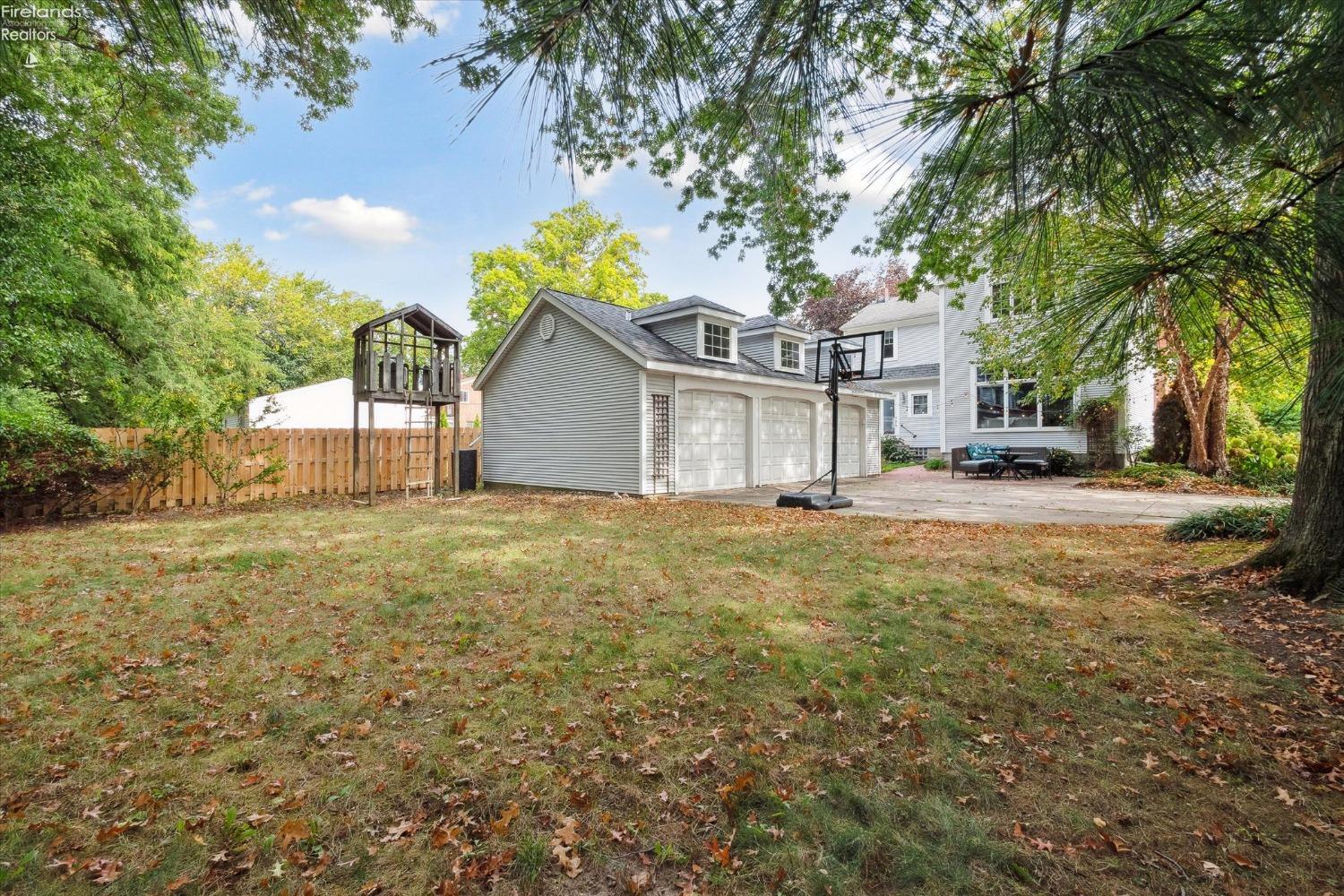1968 Lakeview Ave