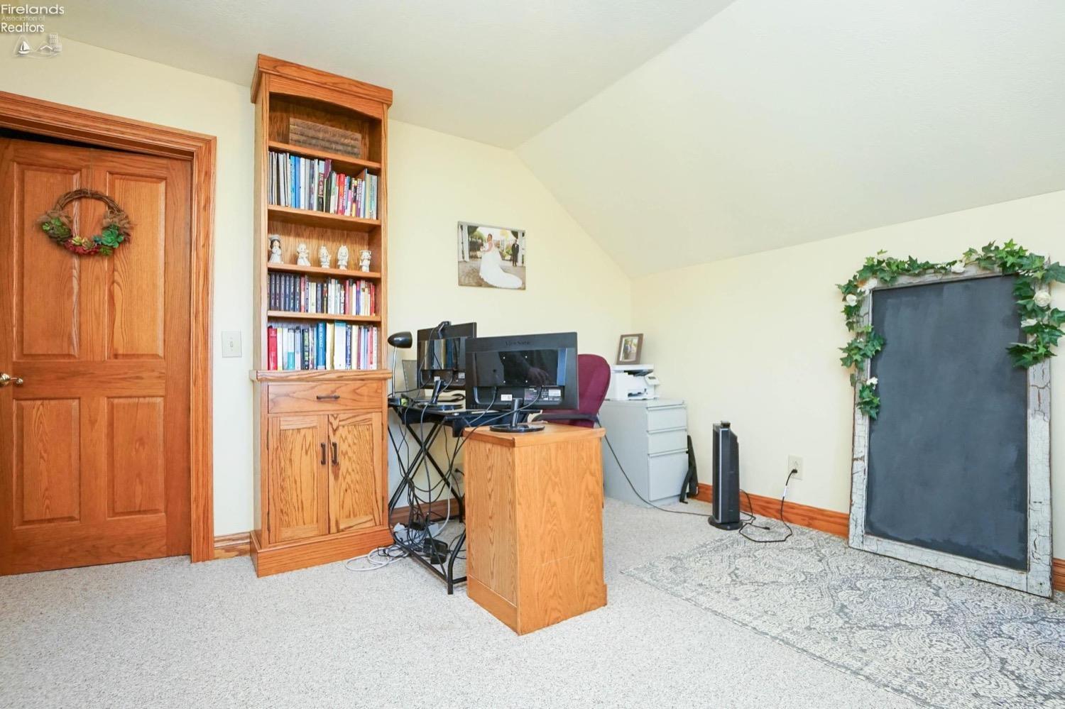 19048 Township Road 42