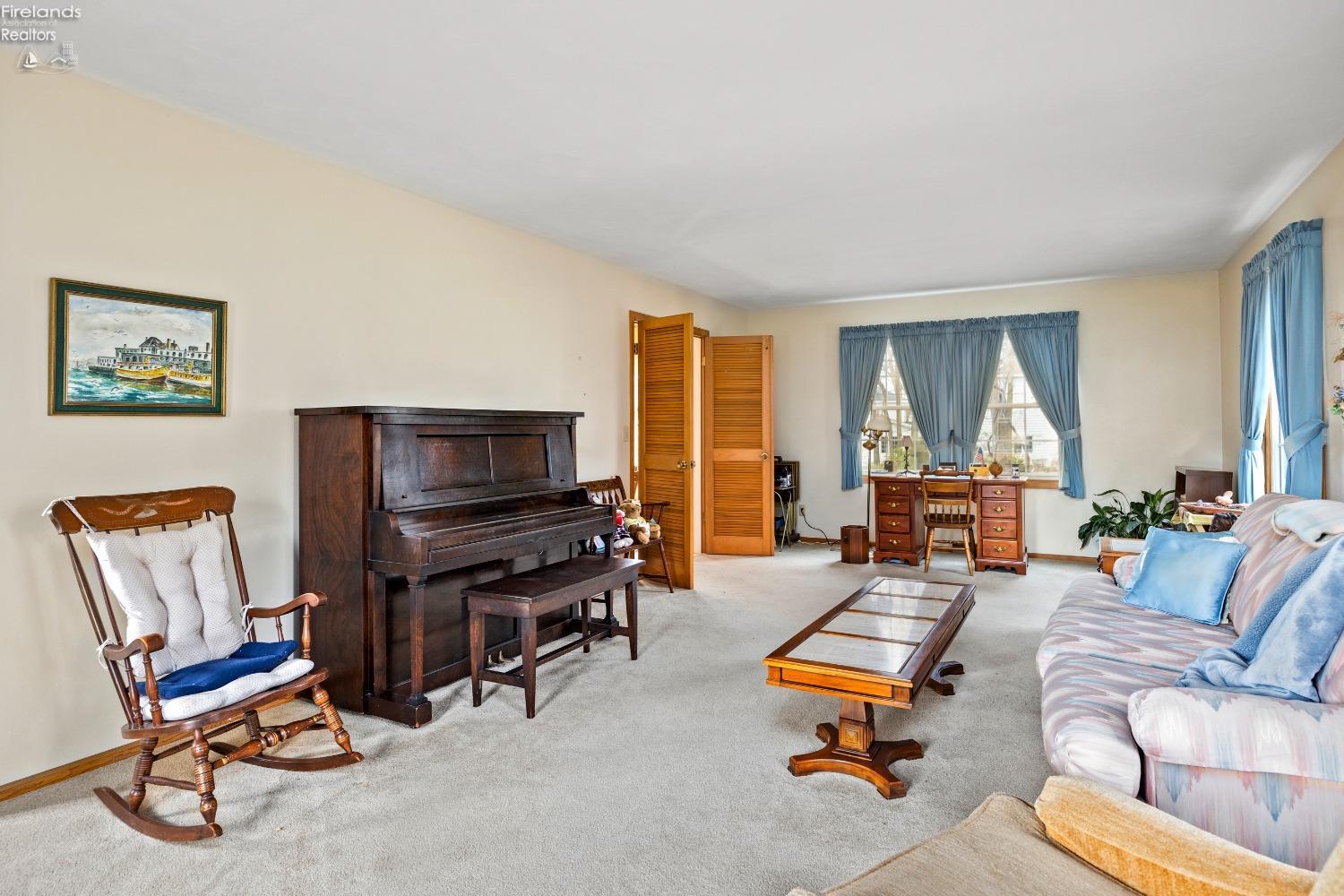 4291 E Trail
