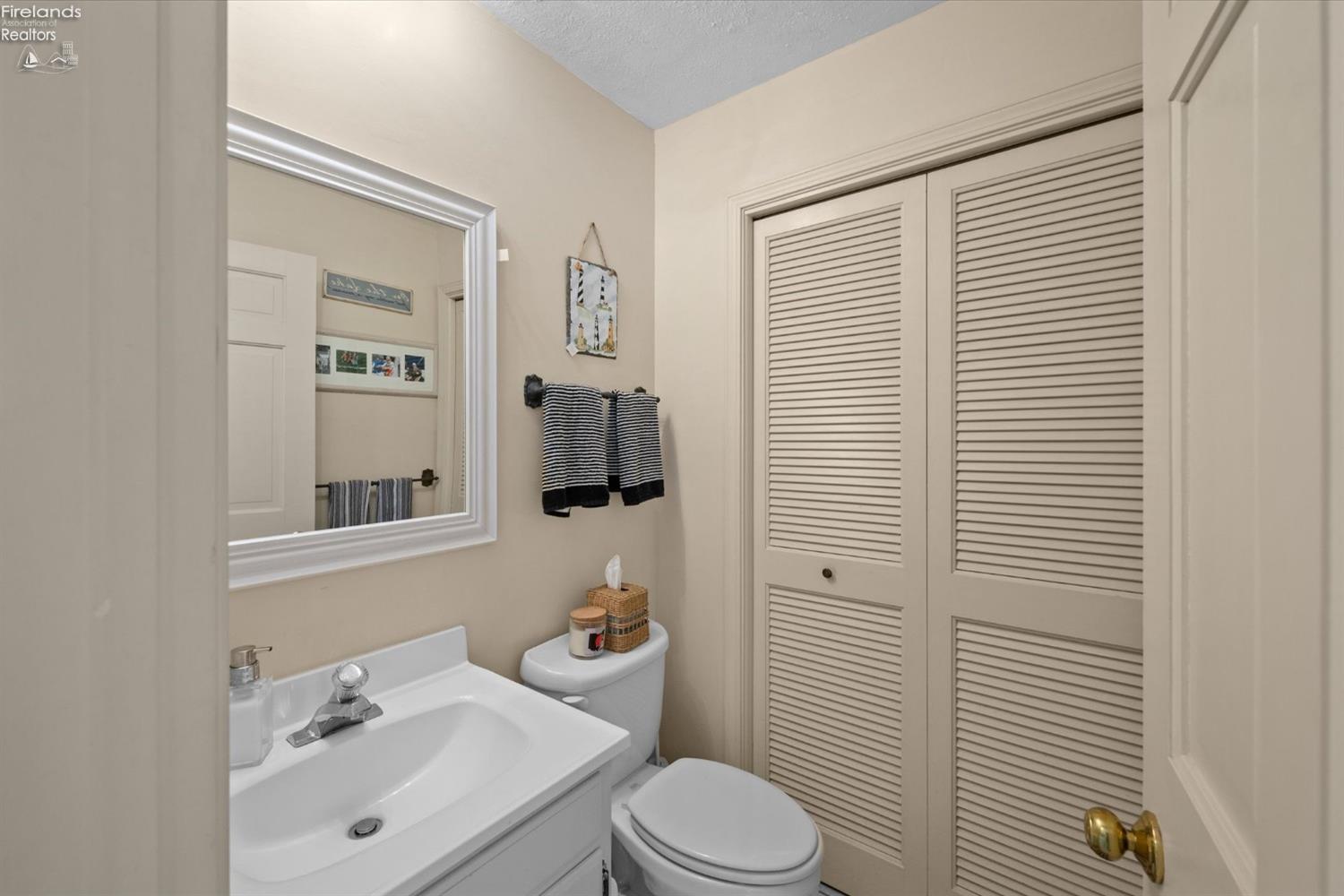 2173 N Carriage Lane