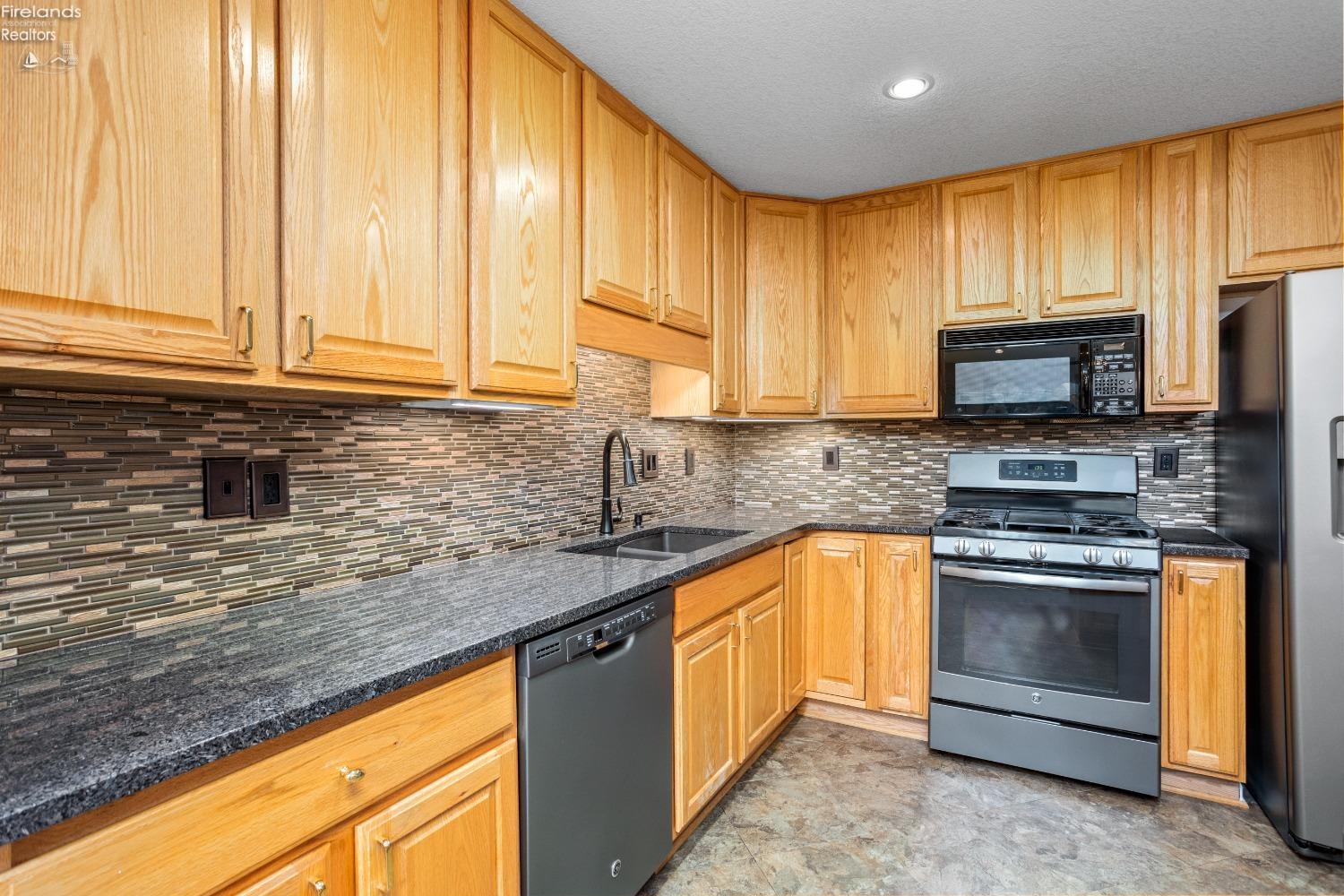 10654 E Bayshore Road 82