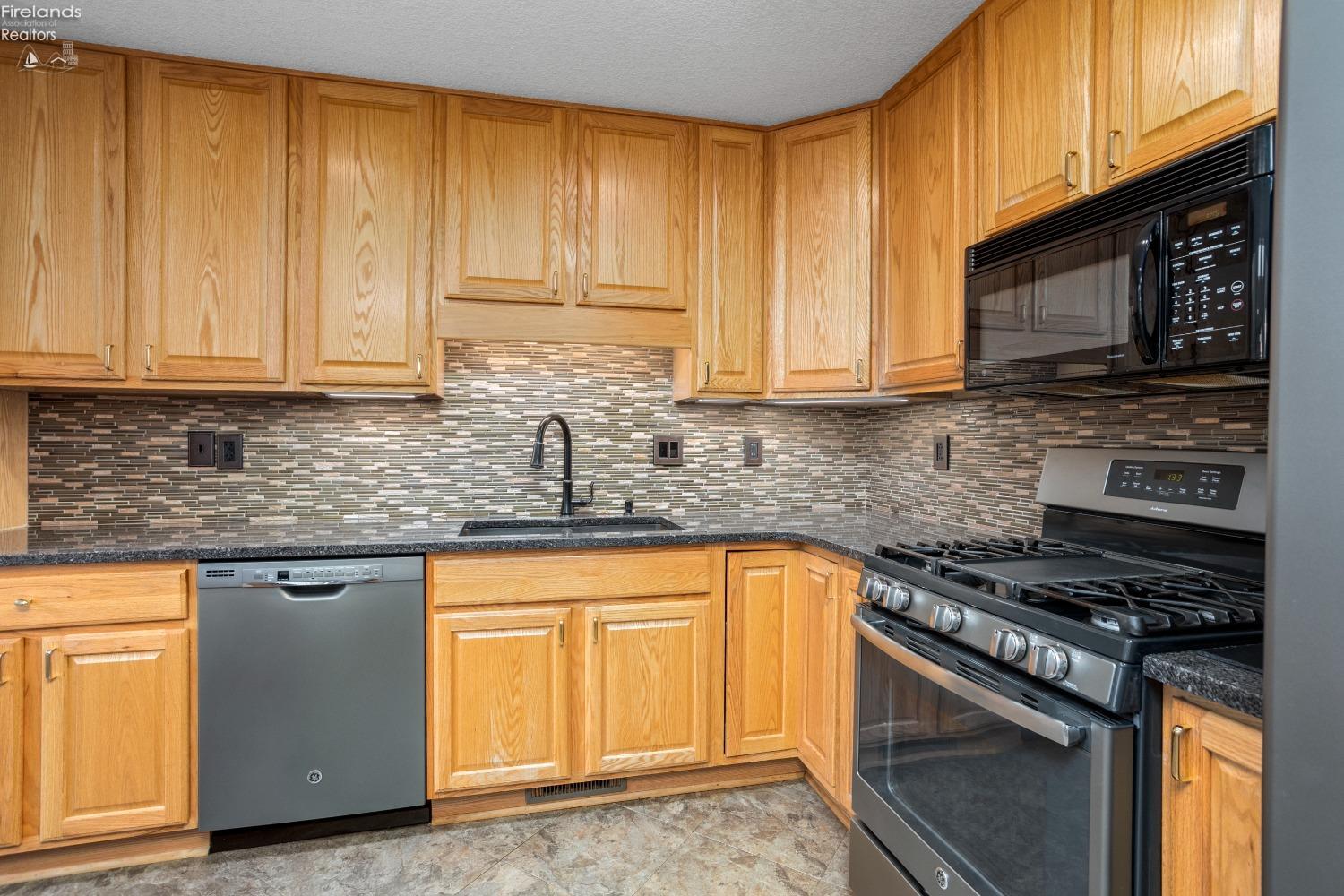 10654 E Bayshore Road 82