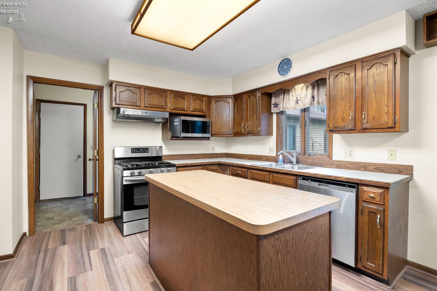 11651 Robson