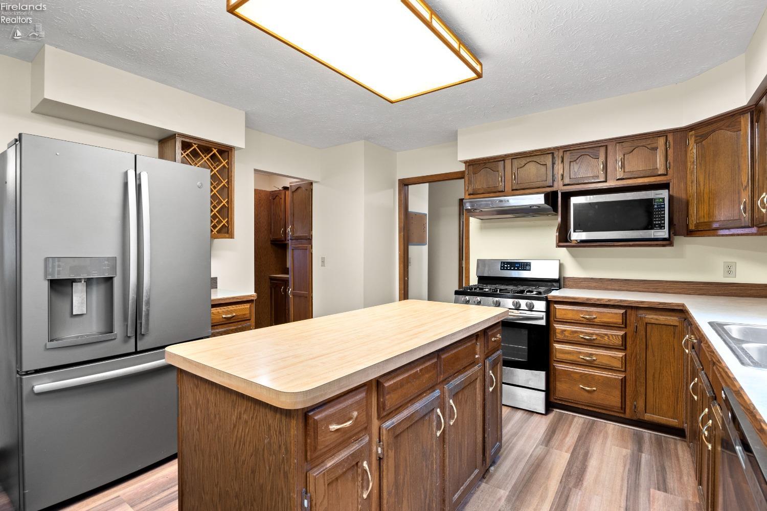 11651 Robson