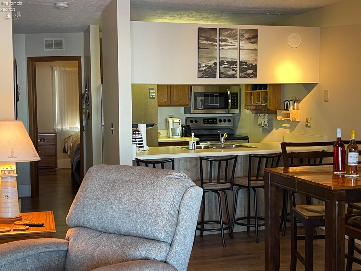 503 W Lakeshore Drive B2