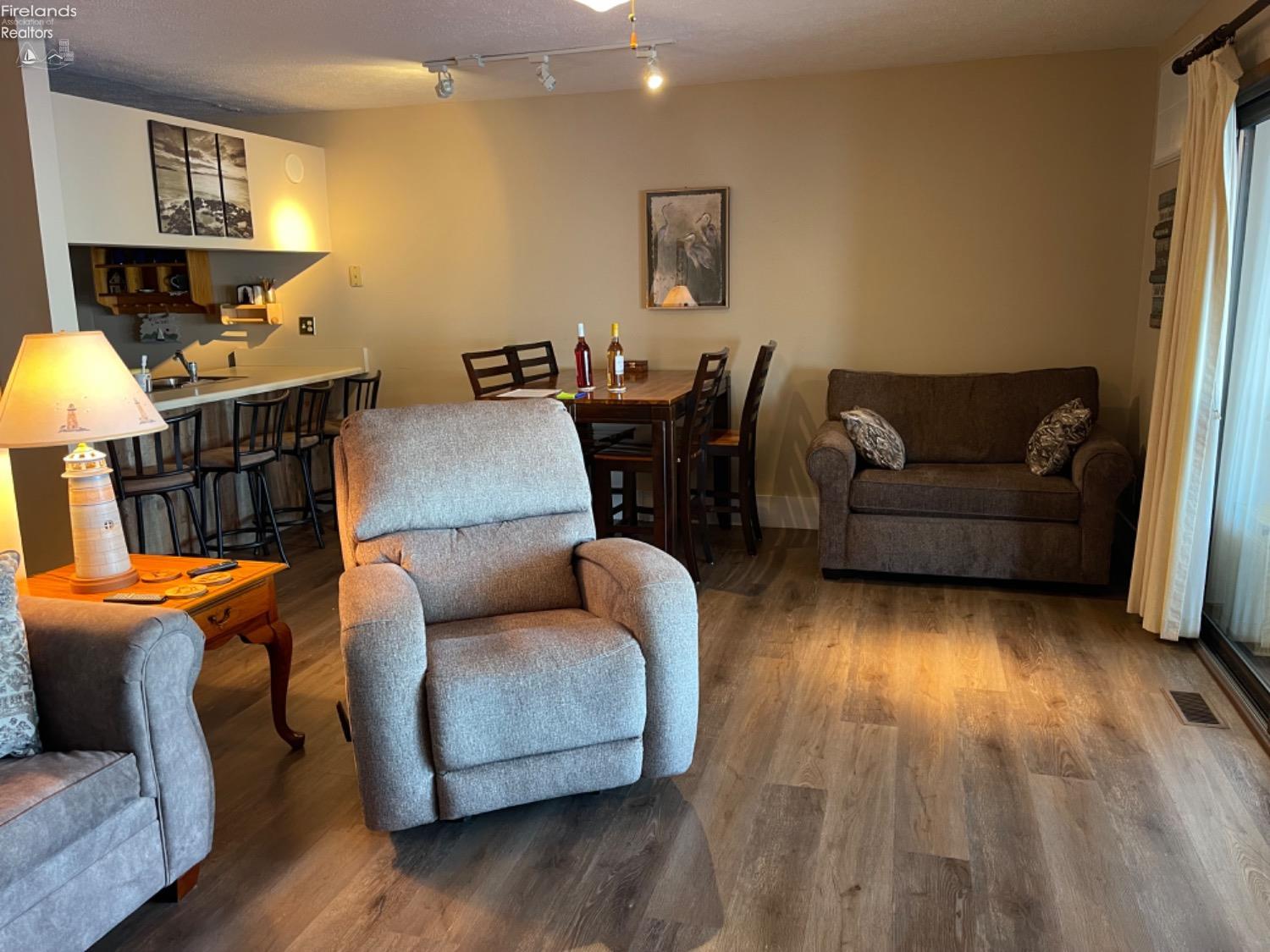 503 W Lakeshore Drive B2