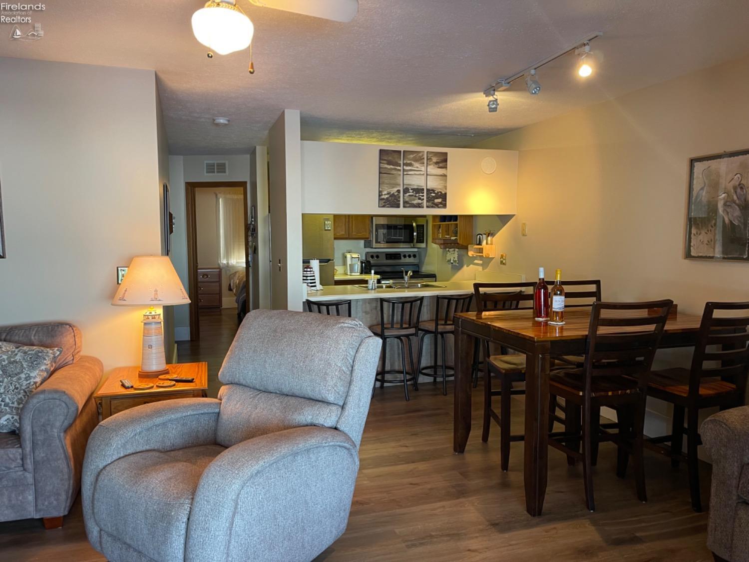 503 W Lakeshore Drive B2