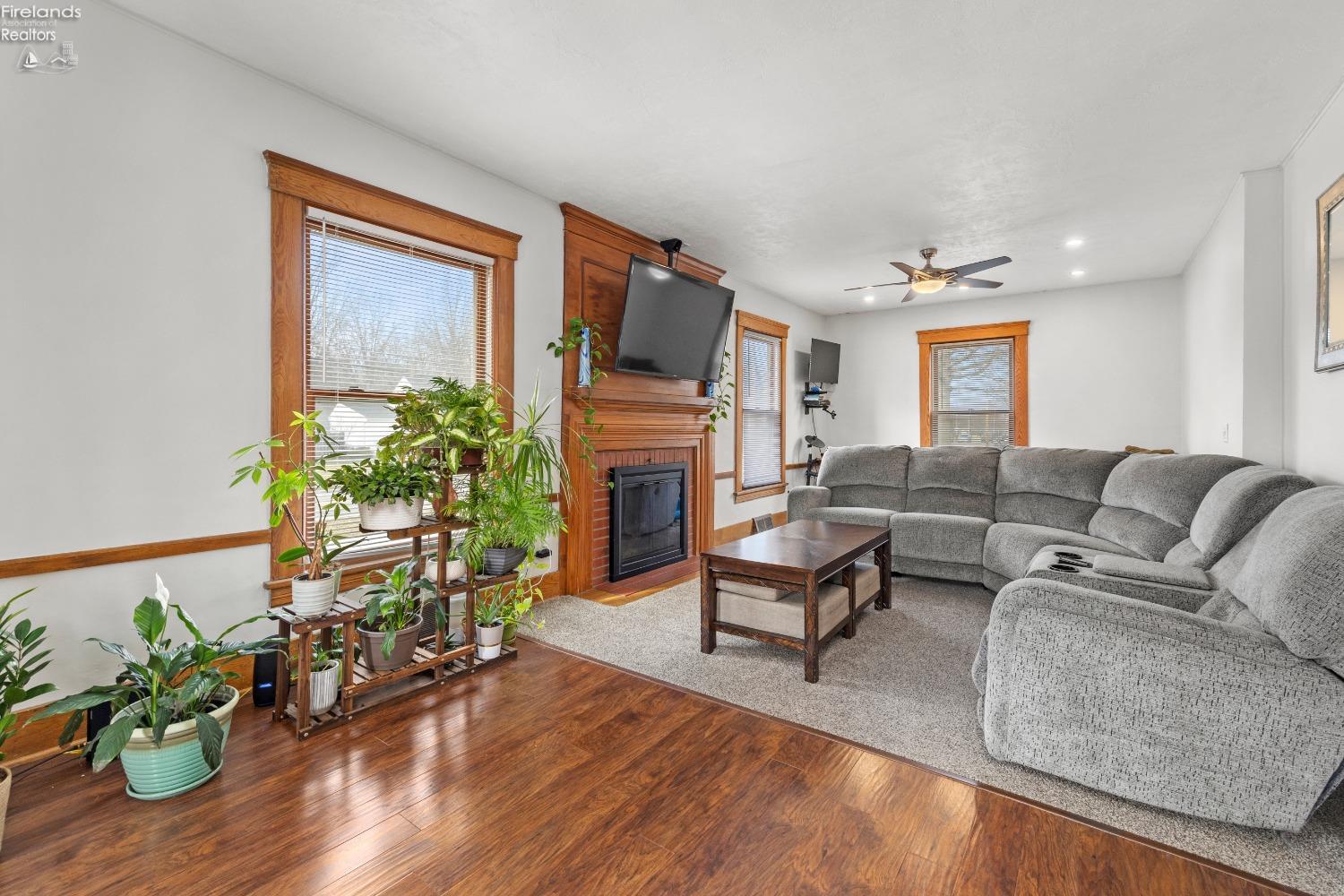 483 N Main St