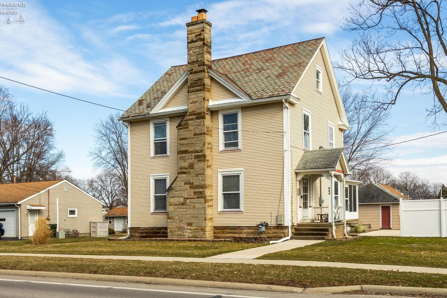 483 N Main St