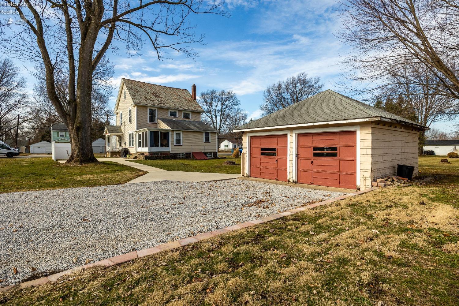483 N Main St