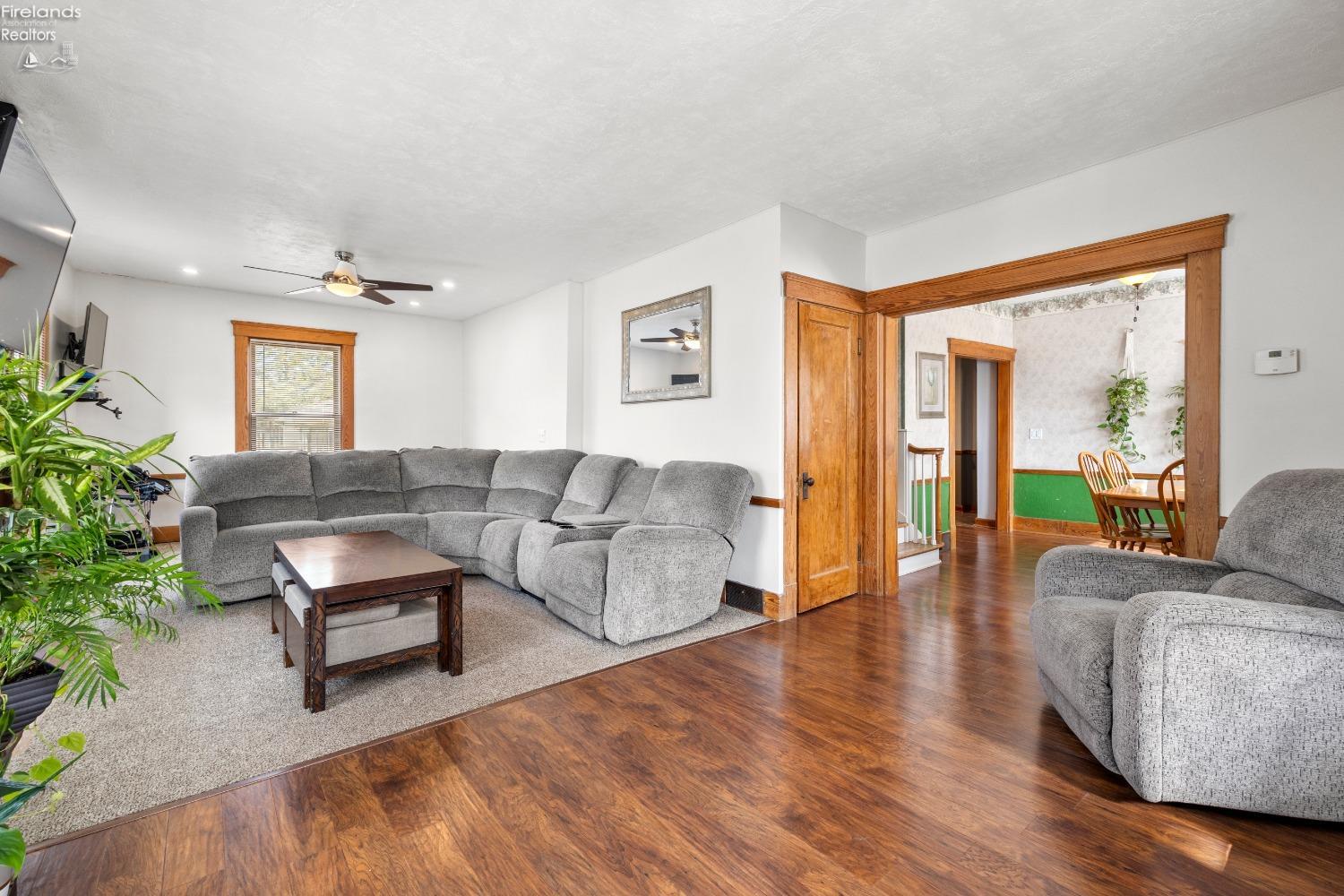 483 N Main St