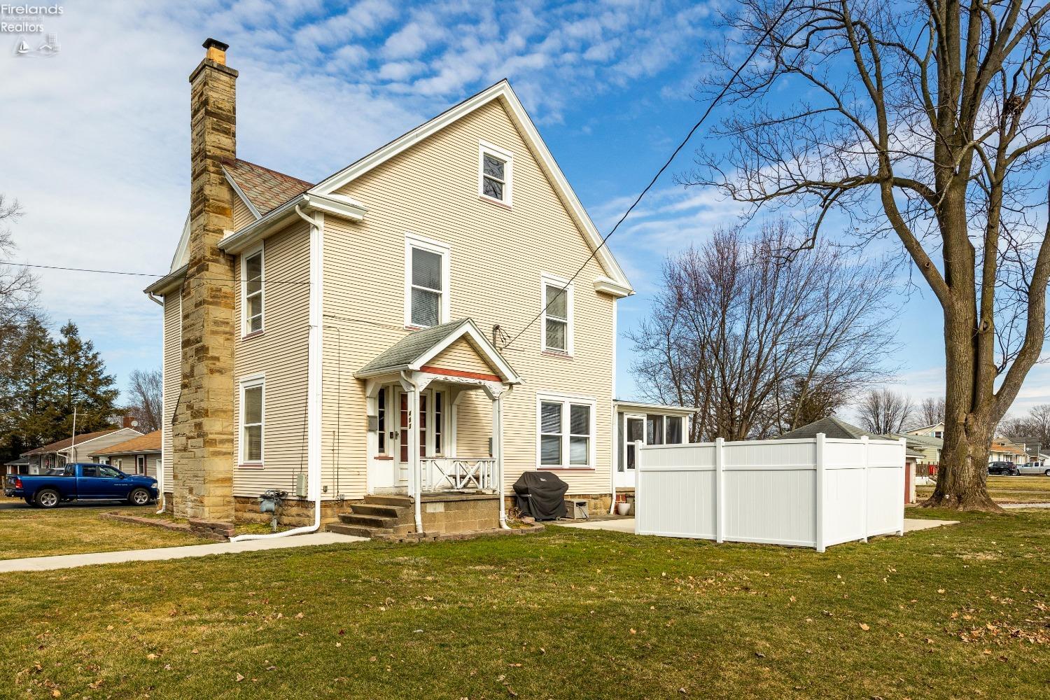 483 N Main St