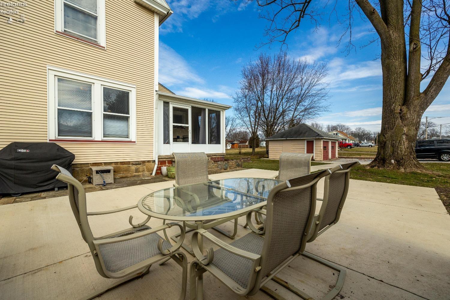 483 N Main St