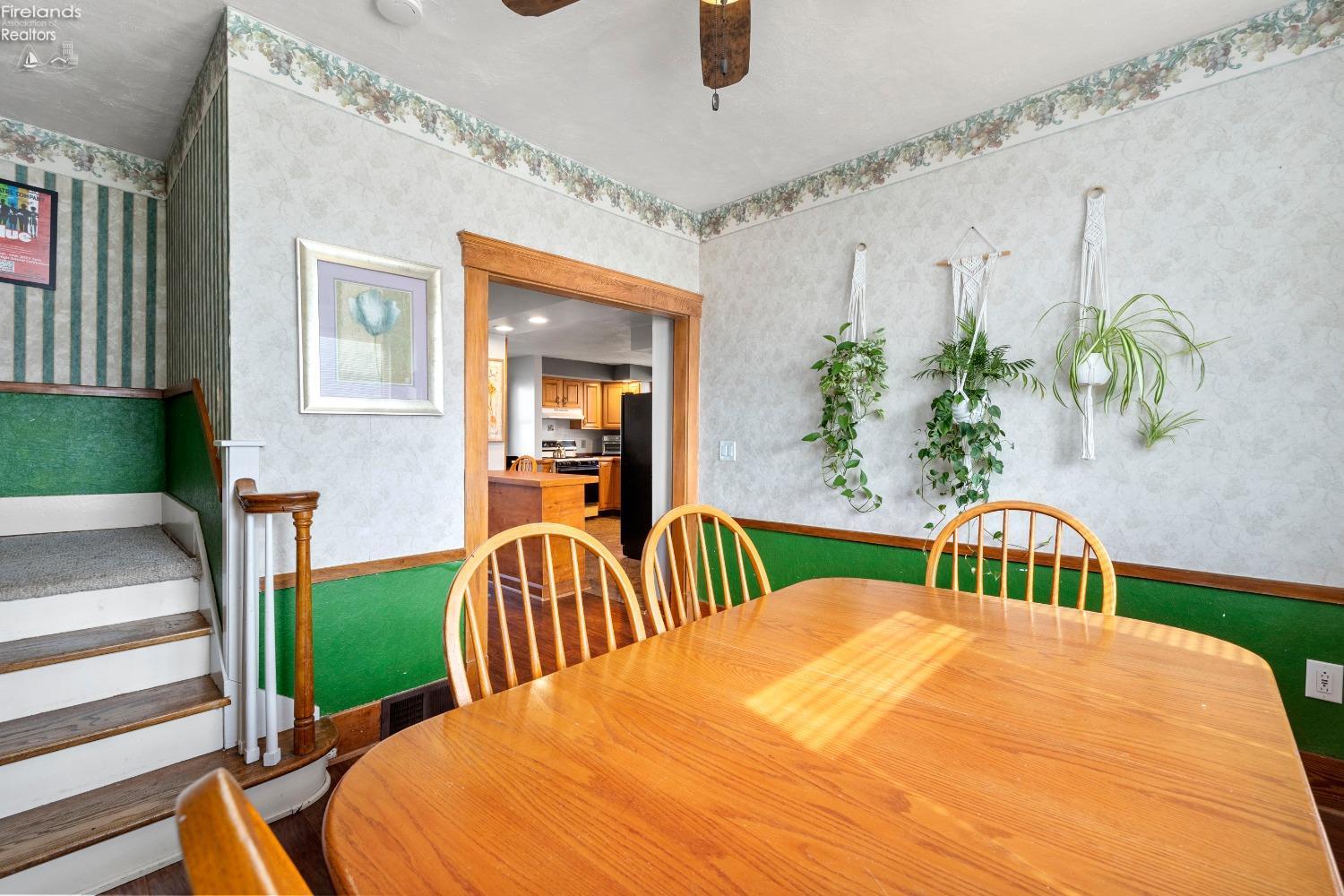 483 N Main St