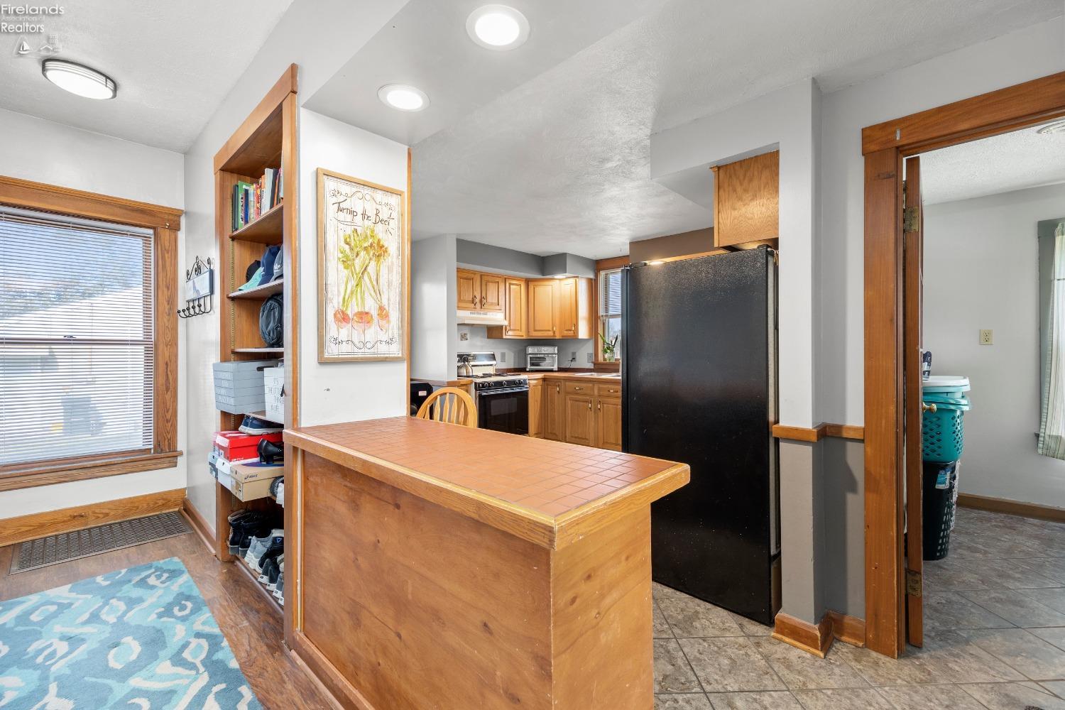 483 N Main St