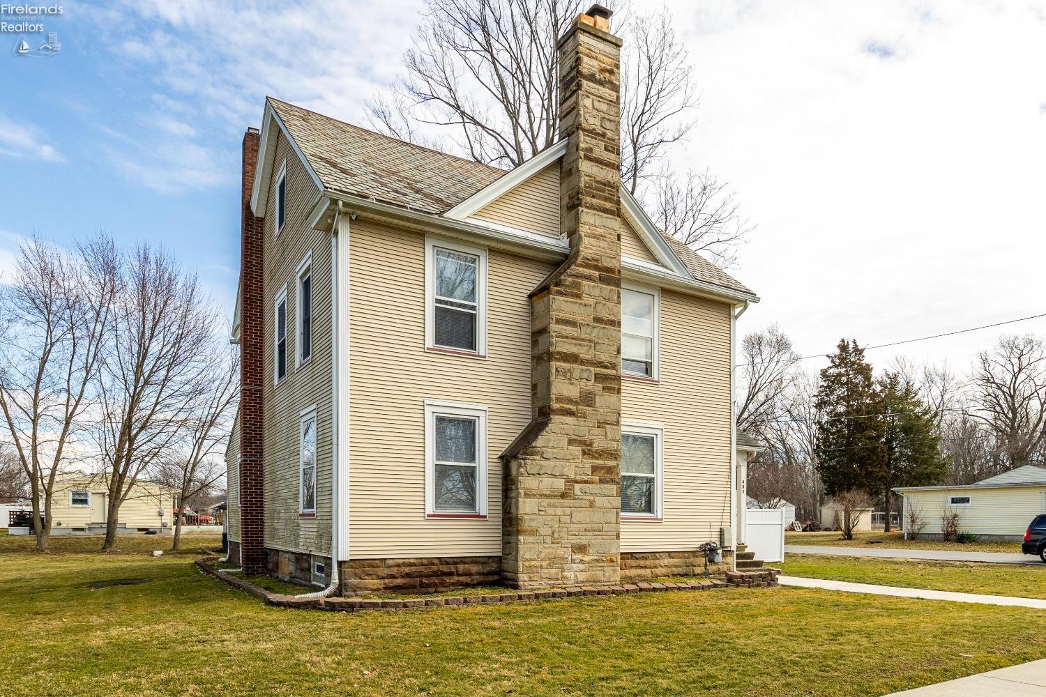 483 N Main St