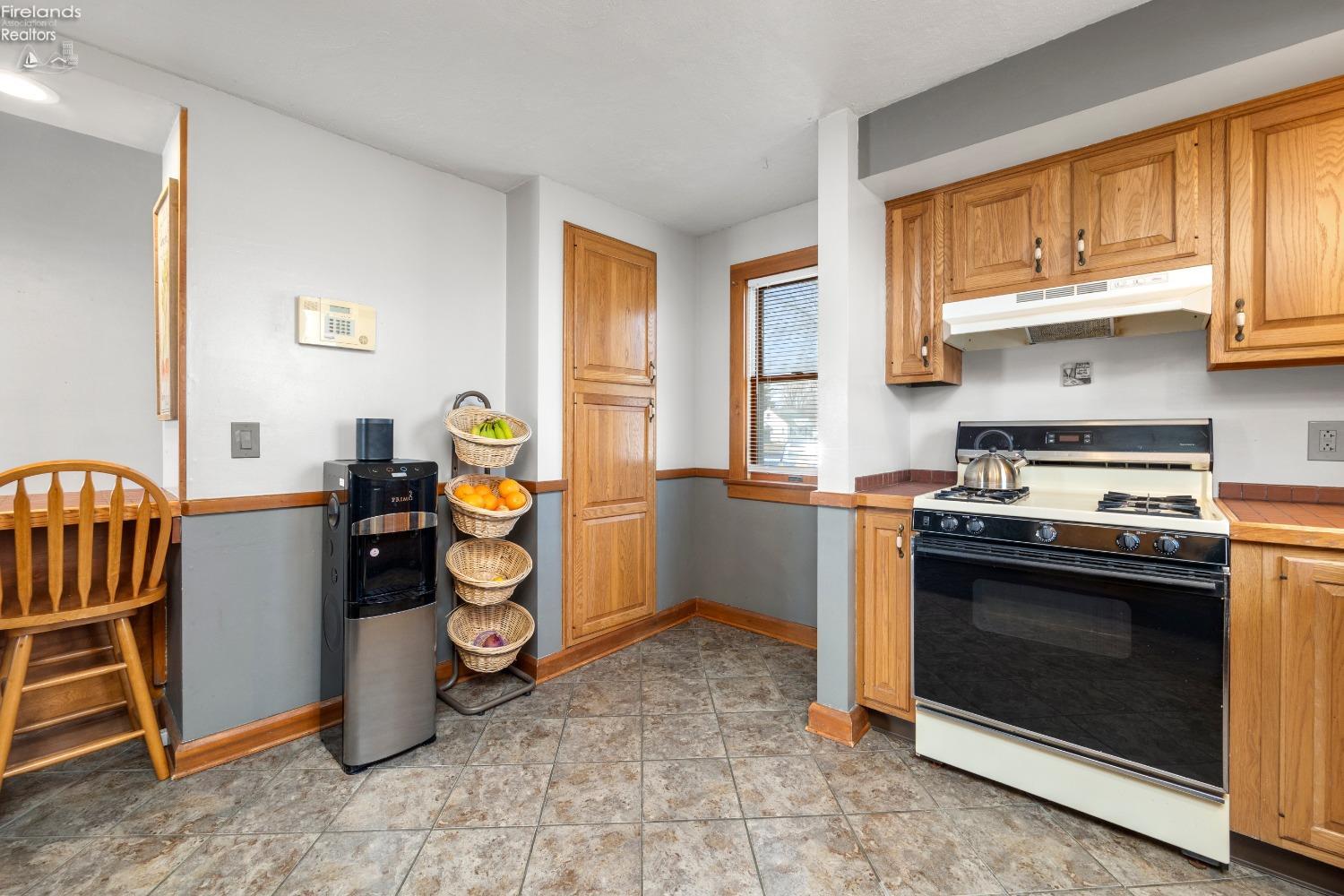 483 N Main St