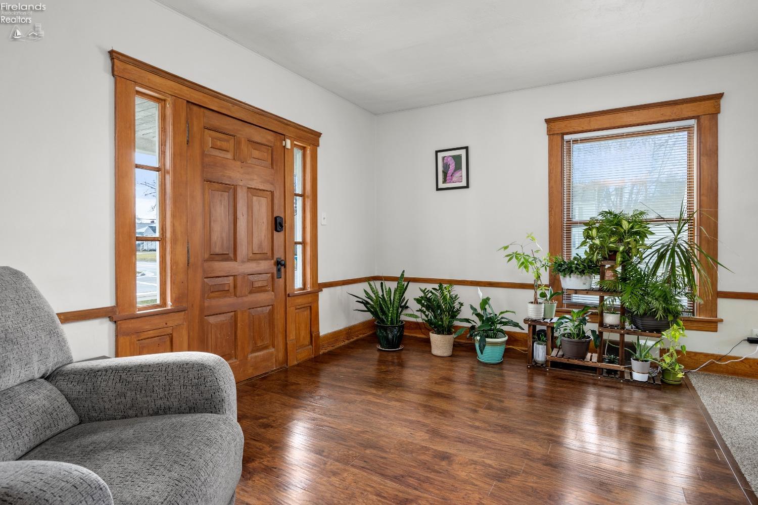 483 N Main St