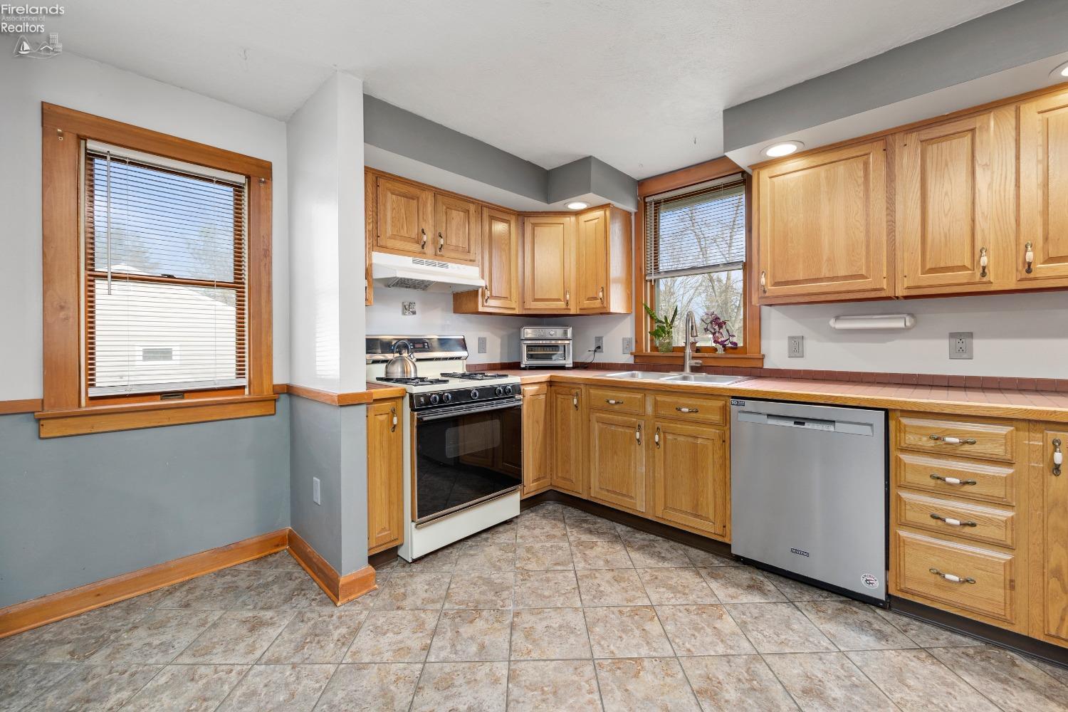 483 N Main St