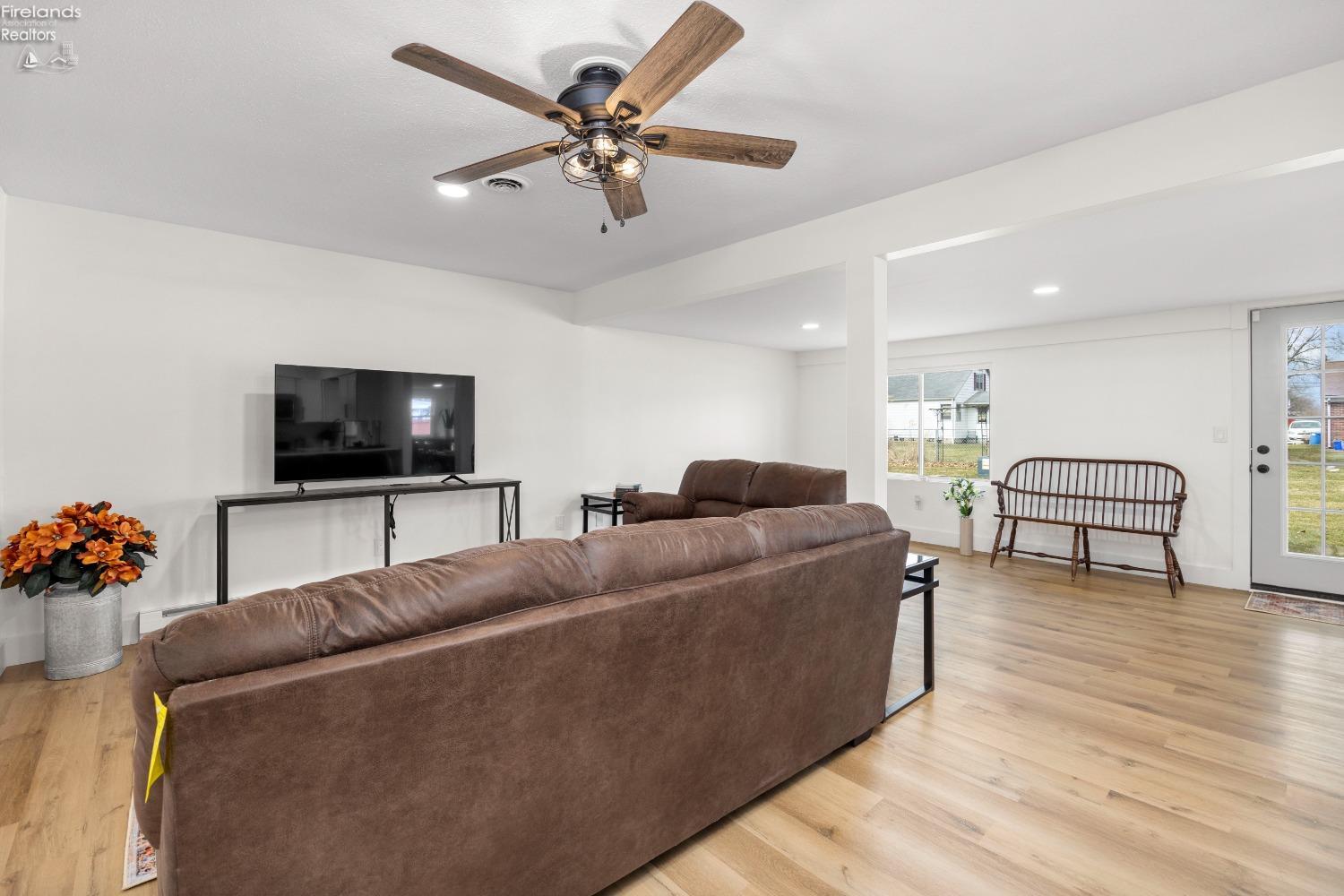 2718 W 37th
