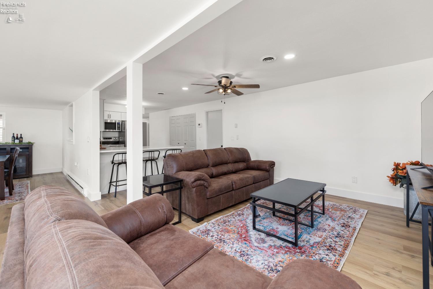 2718 W 37th