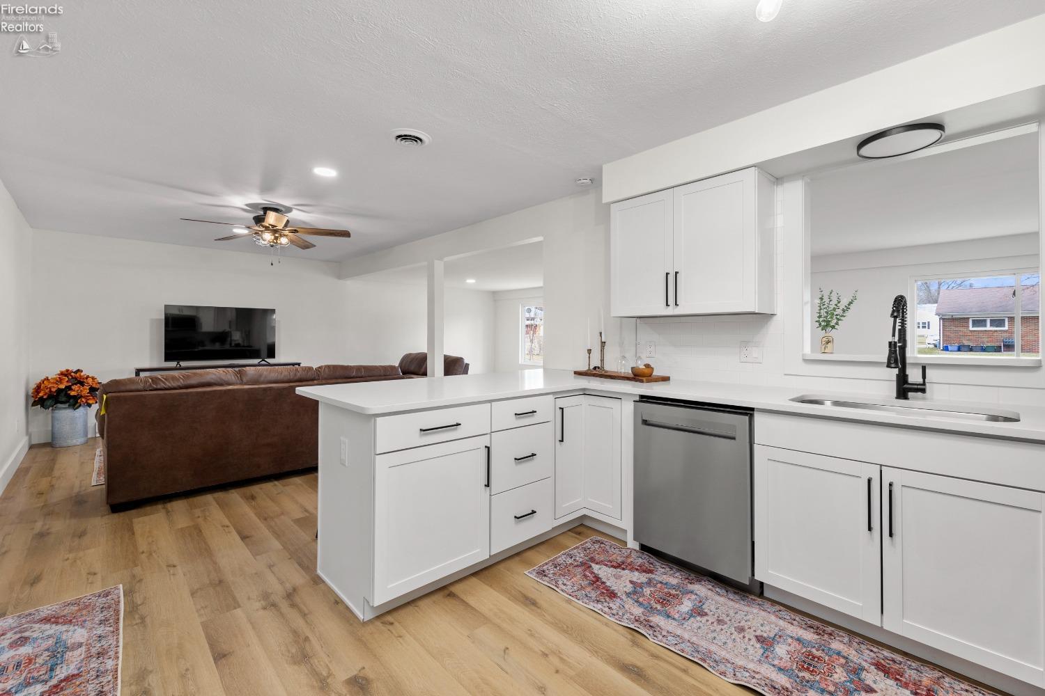 2718 W 37th