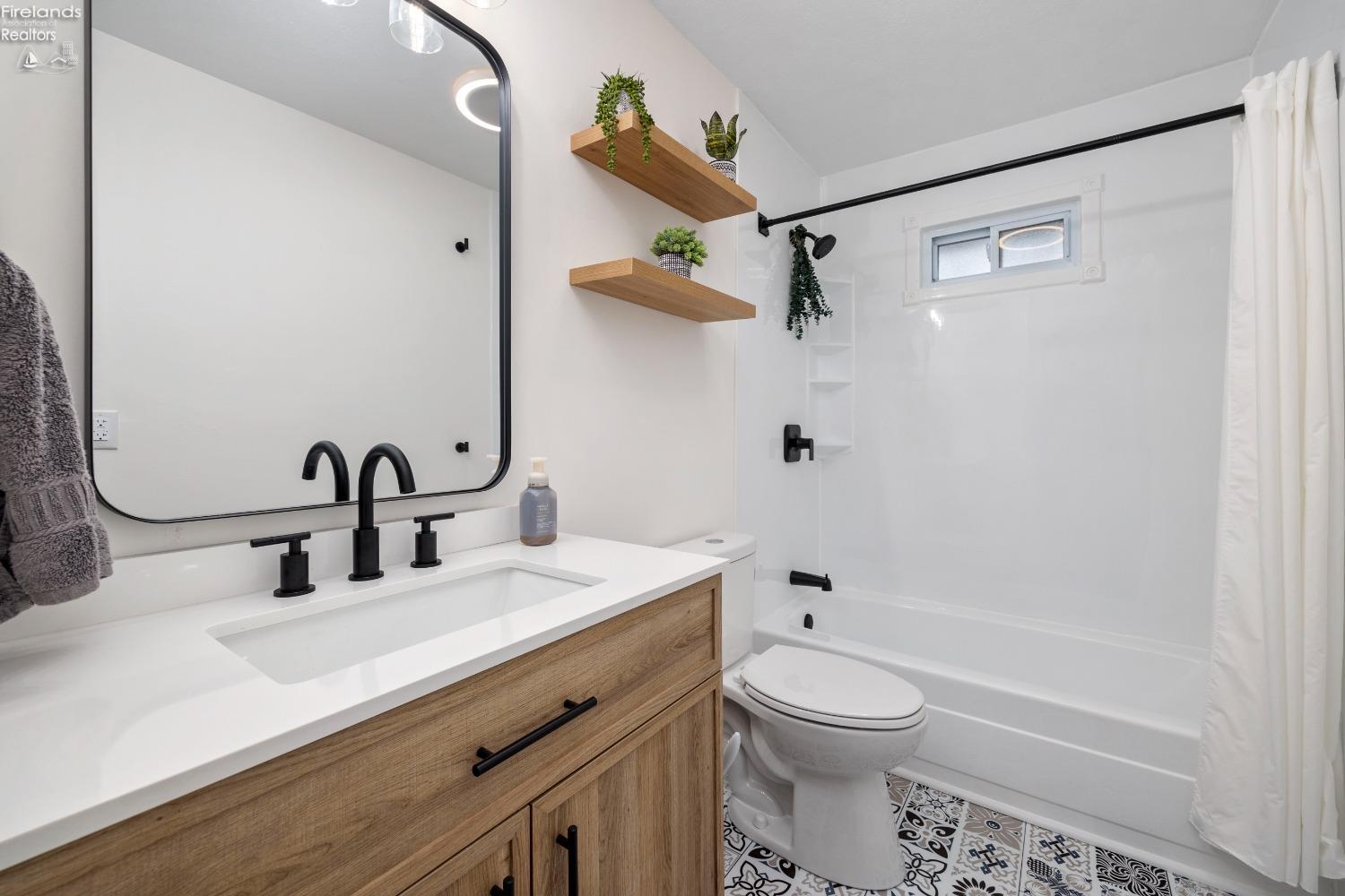 2718 W 37th