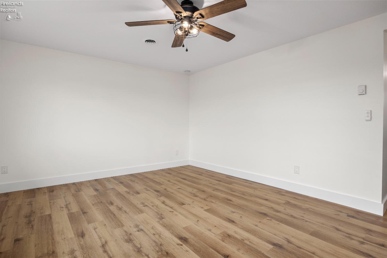 2718 W 37th