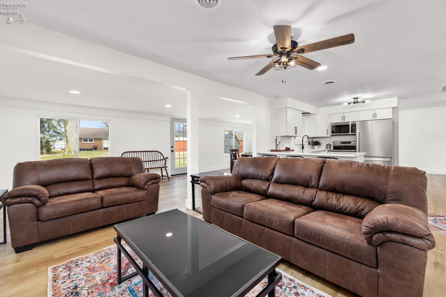 2718 W 37th