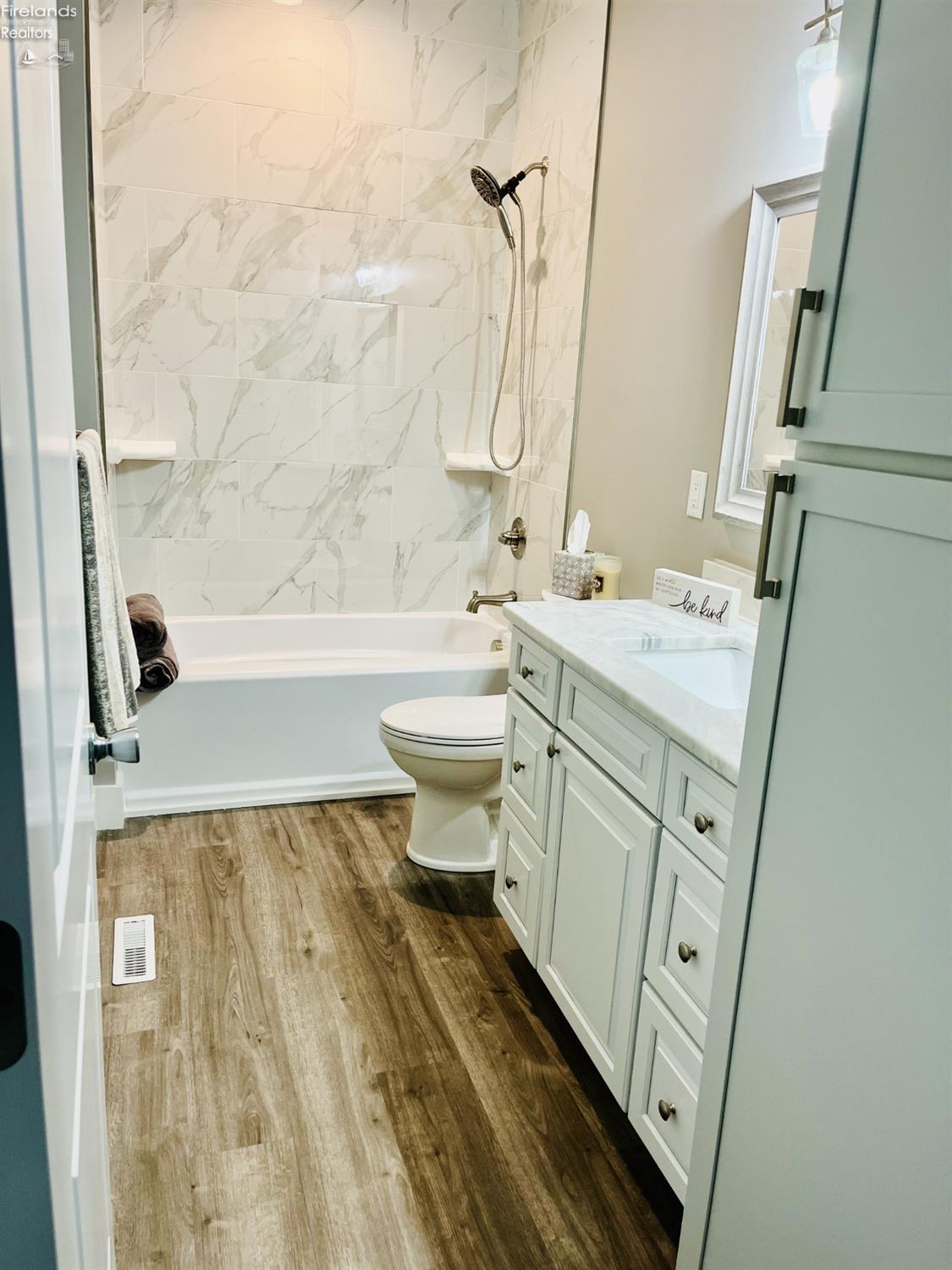 1098 N Lost Lake Road