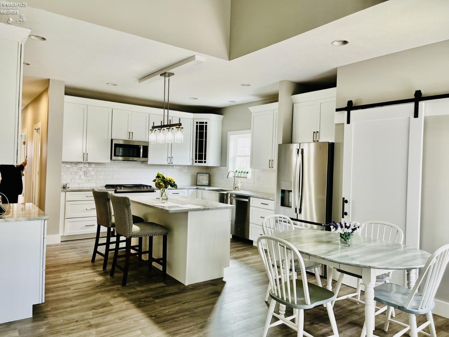 1098 N Lost Lake Road